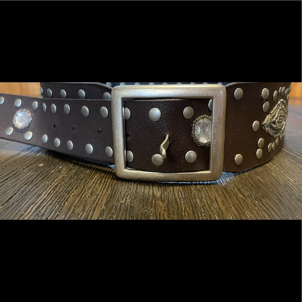 Brown accessory belt with gems and sequence for detail. Size medium